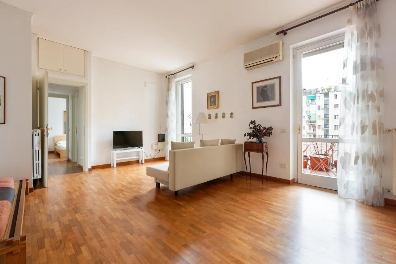 Cozy Apt With Balcony - Porta Romana District Milan 0*,