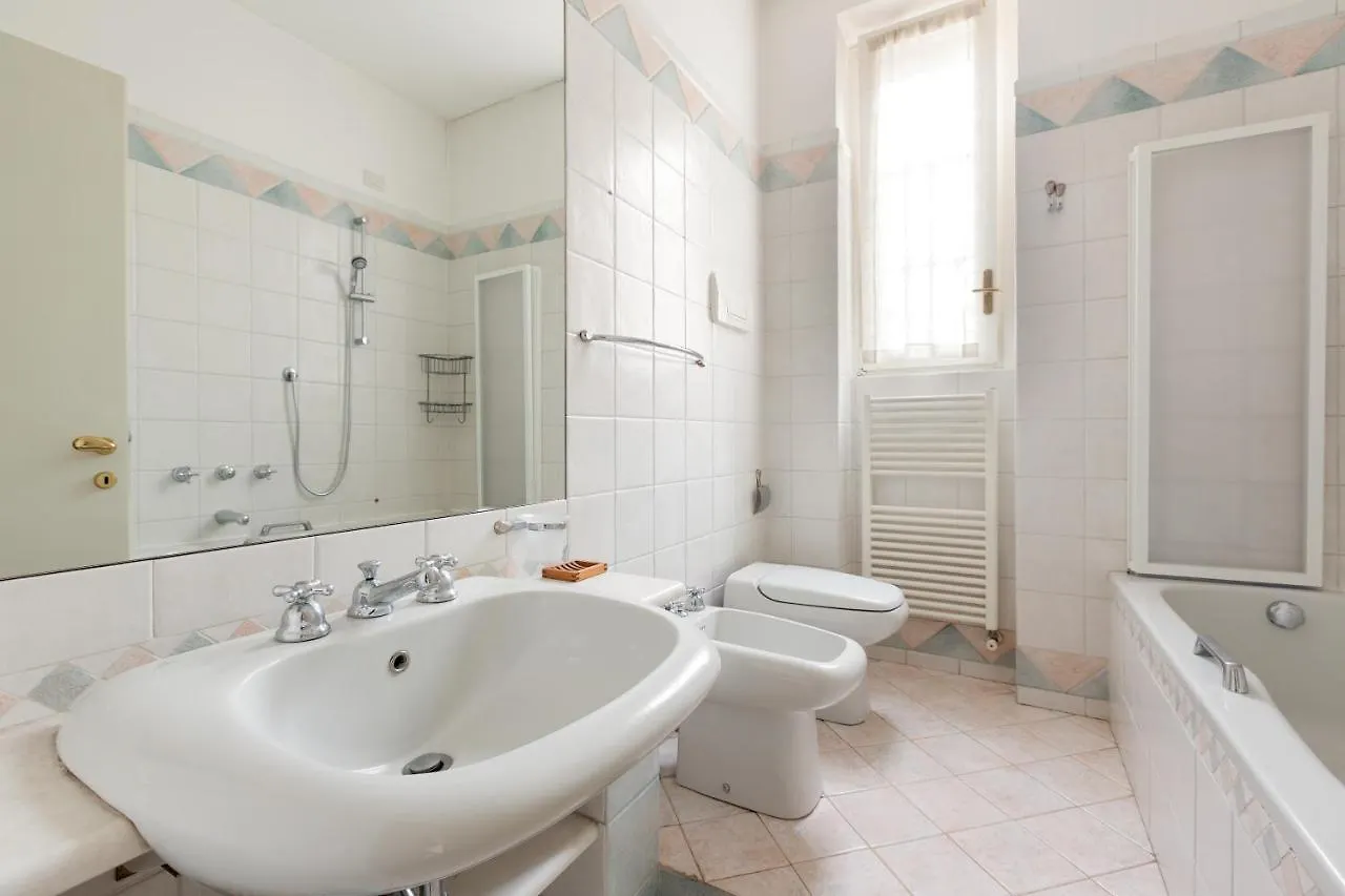 Cozy Apt With Balcony - Porta Romana District Milan