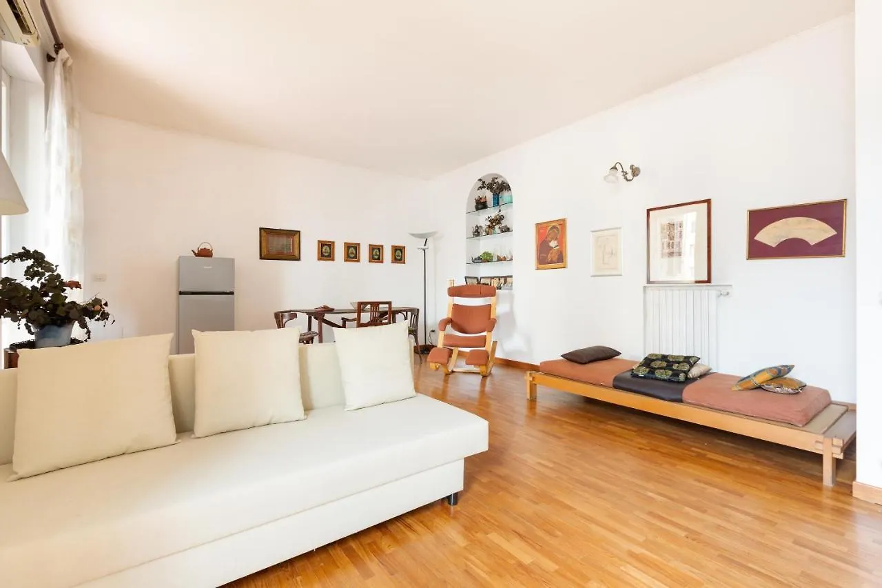 Cozy Apt With Balcony - Porta Romana District Milan
