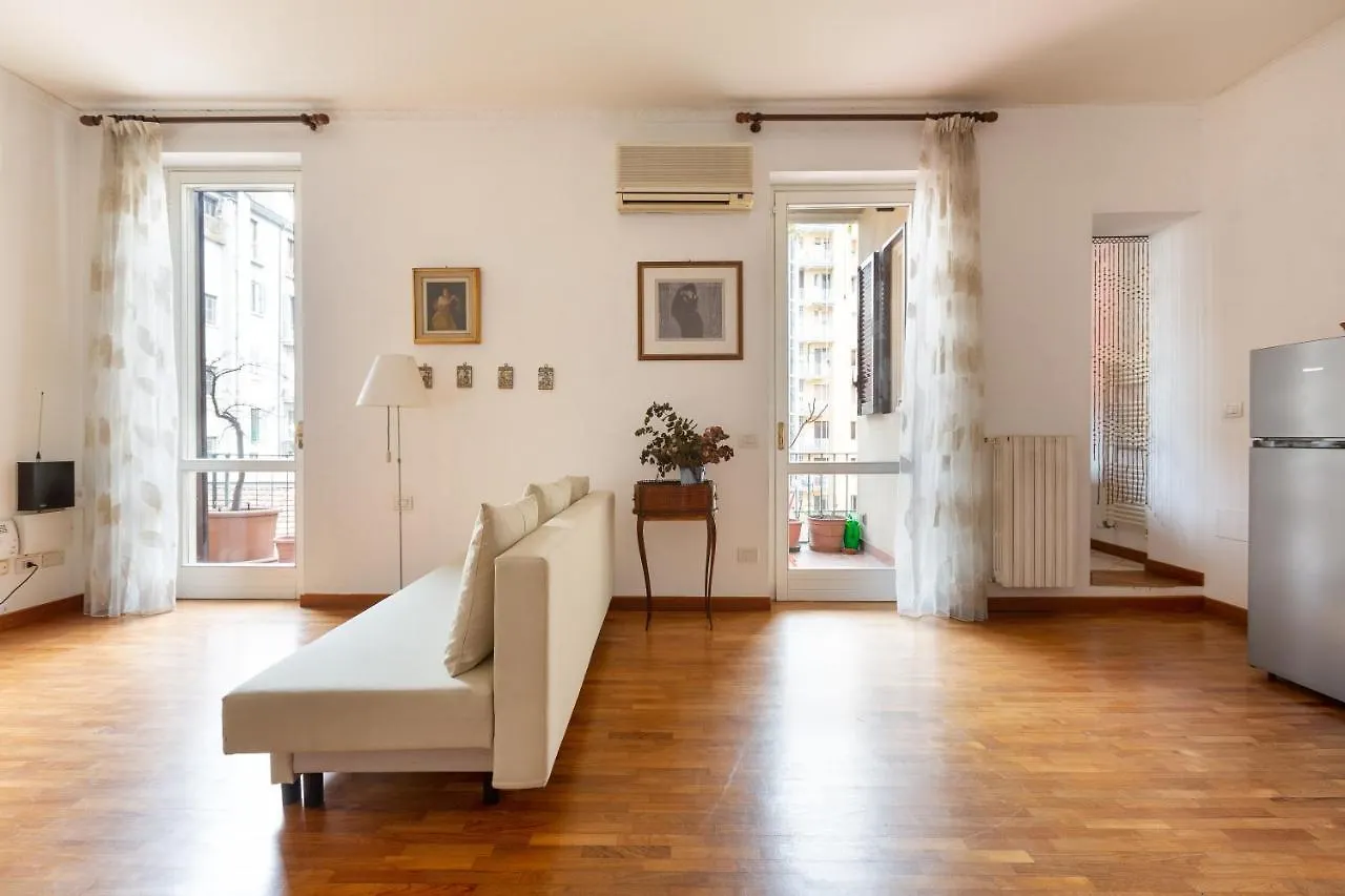 Apartment Cozy Apt With Balcony - Porta Romana District Milan