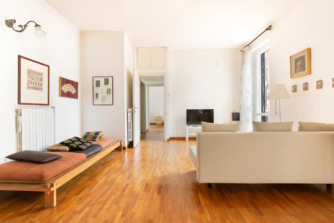Apartment Cozy Apt With Balcony - Porta Romana District Milan