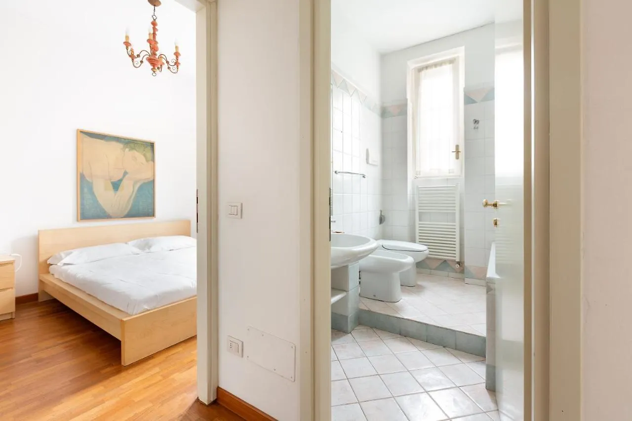 Apartment Cozy Apt With Balcony - Porta Romana District Milan