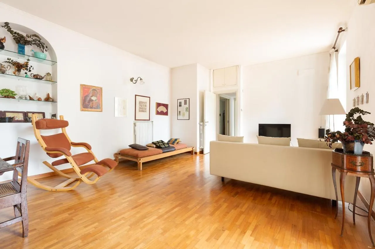 Apartment Cozy Apt With Balcony - Porta Romana District Milan Italy